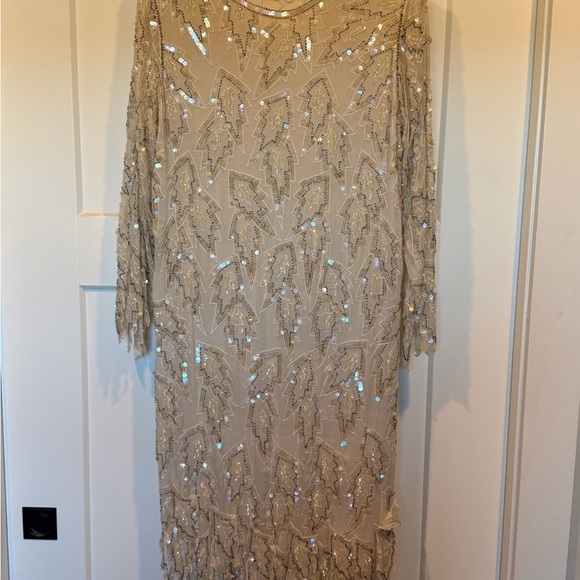 showmax Dresses & Skirts - Elegant beaded Vintage Embellished Dress